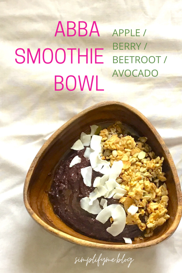 apple / berry / beetroot / avocado smoothie bowl